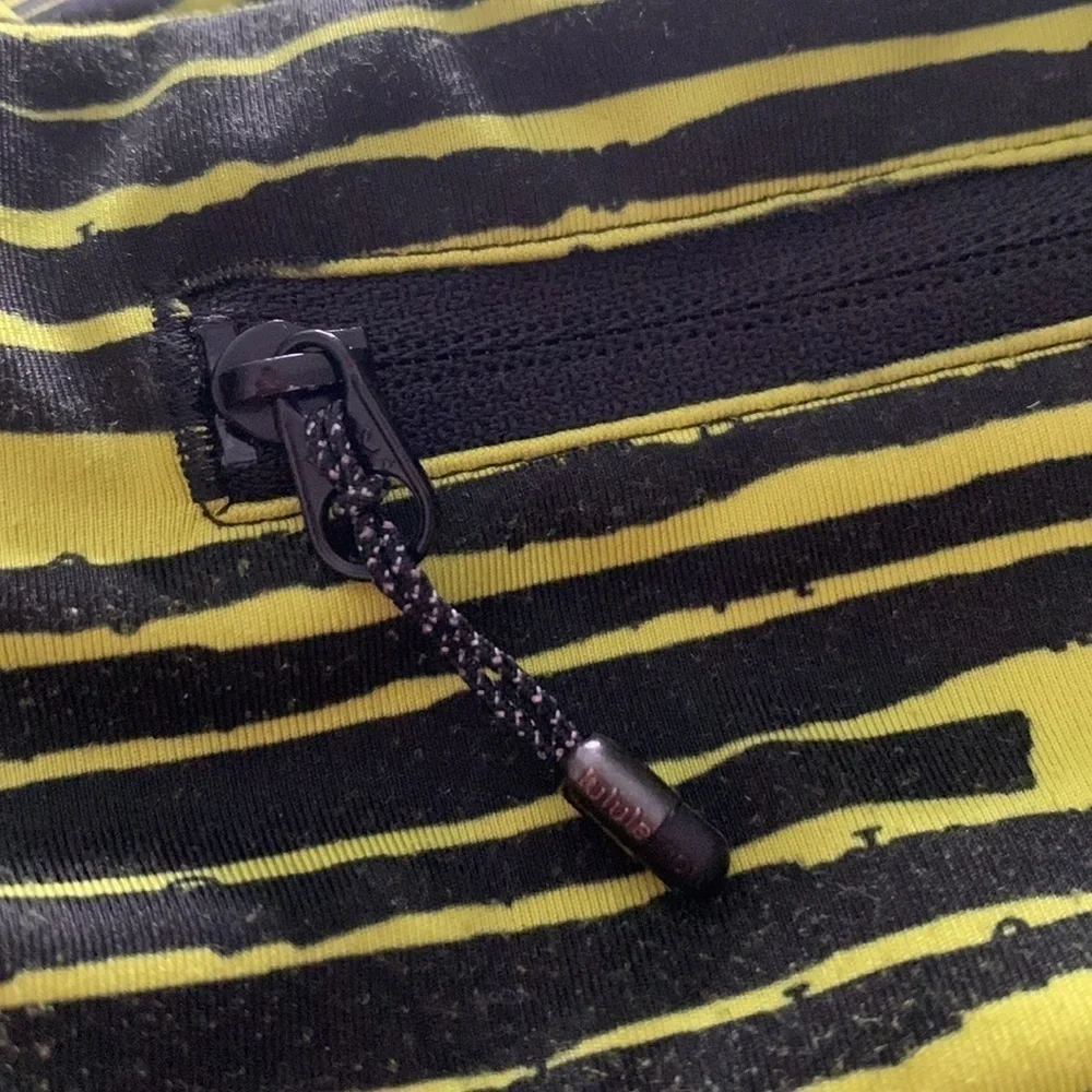 Rare Lululemon SeaWheeze Inspire Tight II Blacked Out Black Sz 4 Yellow small